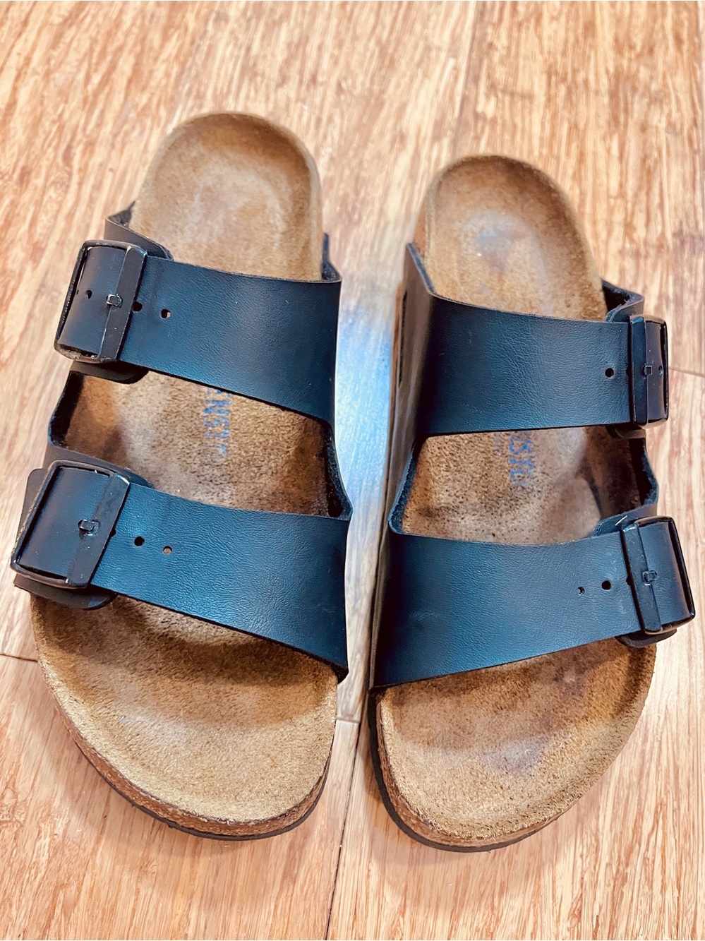 Well loved Birkenstock Arizona- EU 40 Narrow (W9.5, M8)